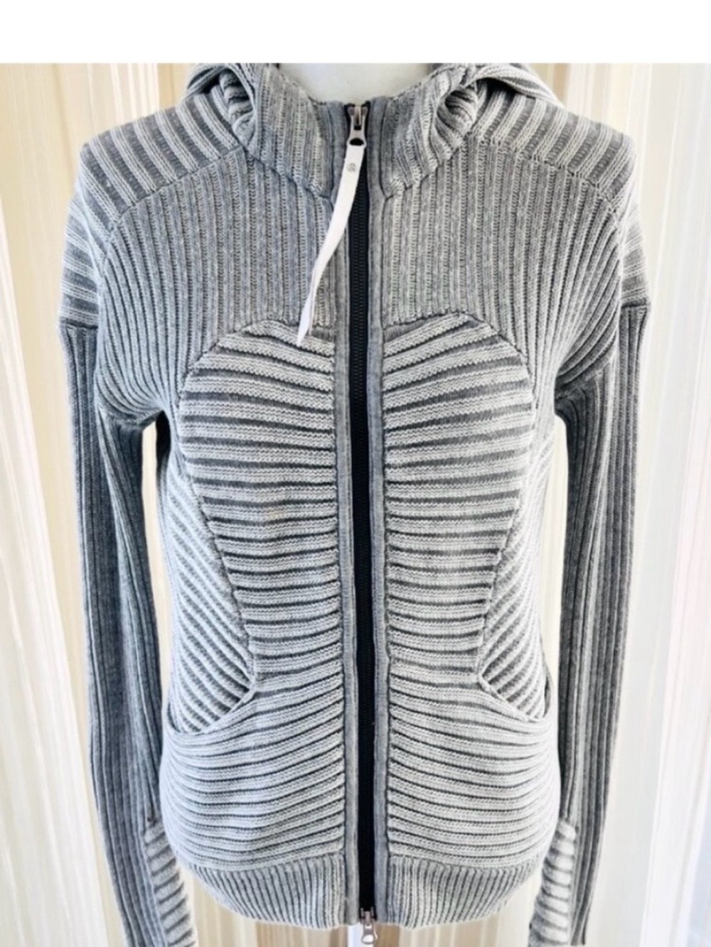 Lululemon Gray Zip Up Warm Sweater Cowl Neck Ribbed Jacket Women’s Size Medium